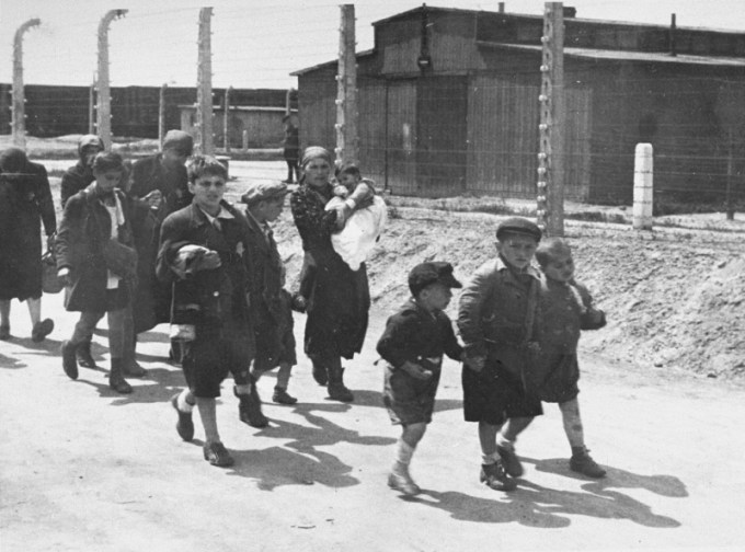 auschwitz-album-122-children-women-gas-chambers